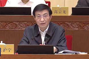 斯通：惠特摩尔进攻天赋非常高 但他仍在努力达到防守端的要求